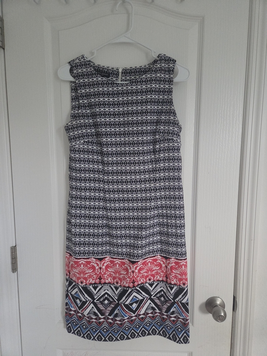 Mario Serrani Dresses & Skirts - Sleeveless Black and Coral Patterned Shift Dress